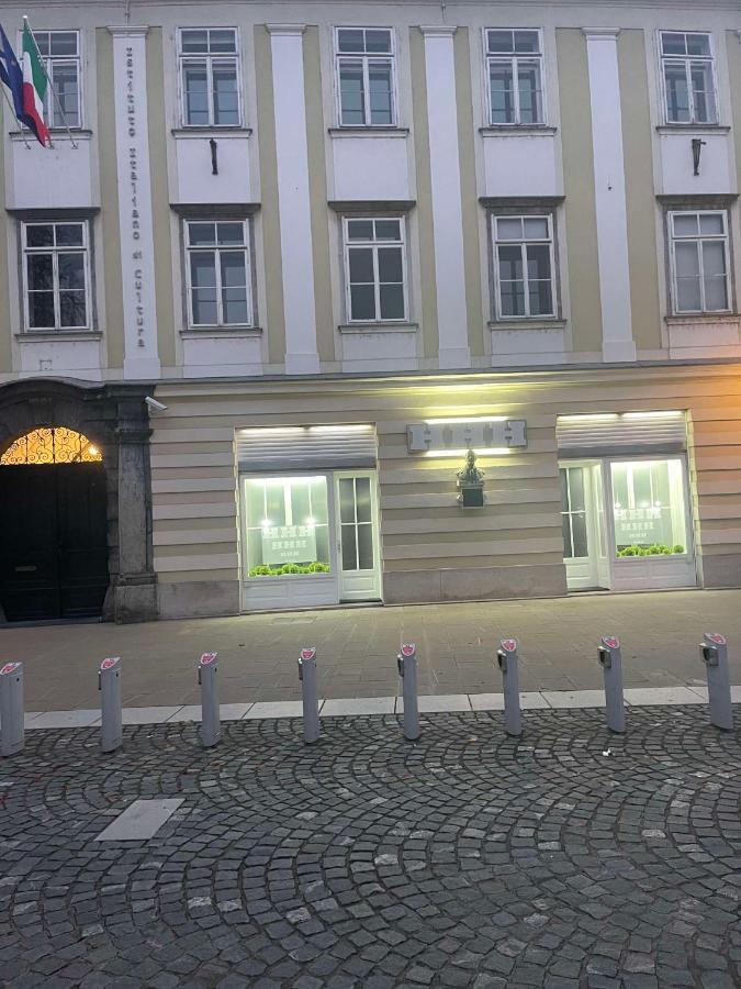 Hostel Hospitality House - H H H Laibach Exterior foto